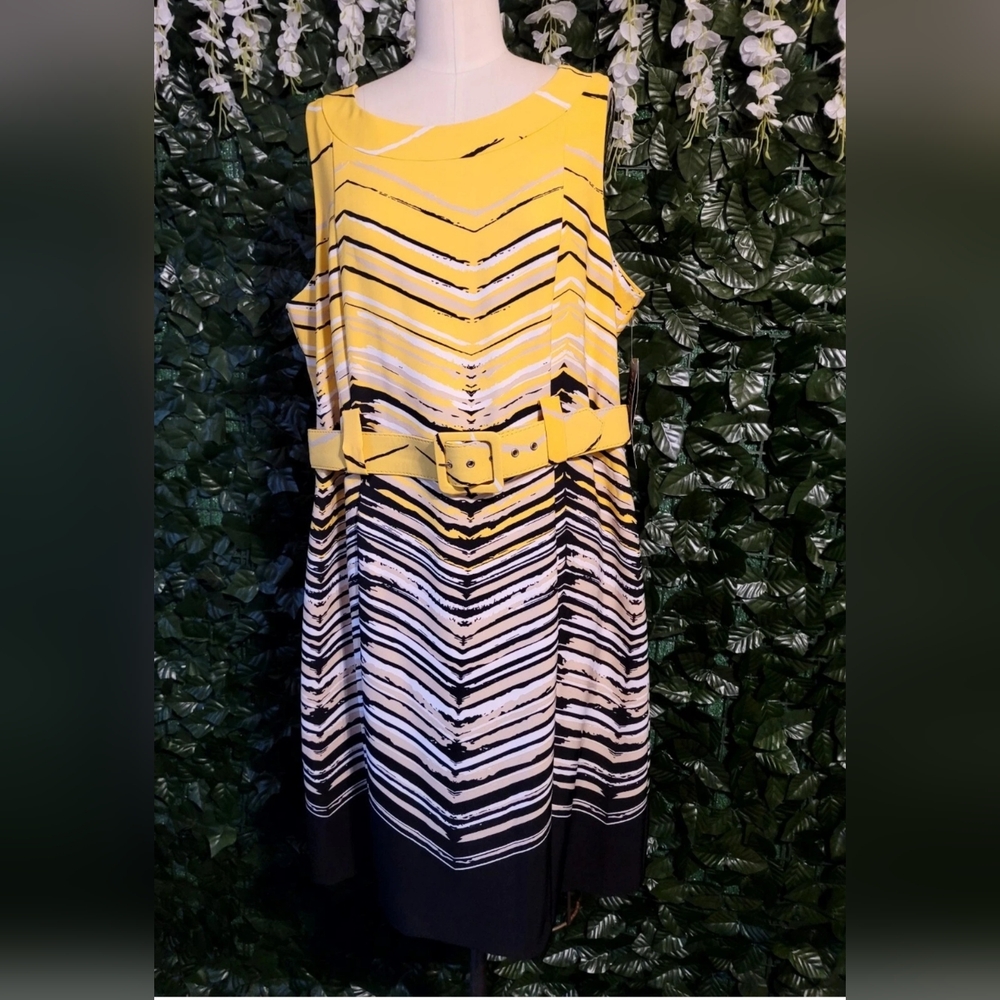 ILE New York Yellow Multi-colored Stretch With Belt Size 16W Women's Dress